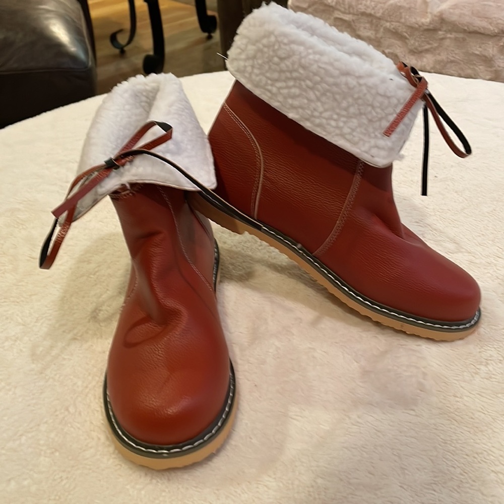 Boots** - Picture 3 of 7